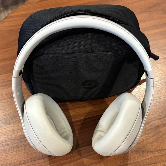 Beats Studio Pro Wireless Headphones in Sandstone - Picture 3 of 9